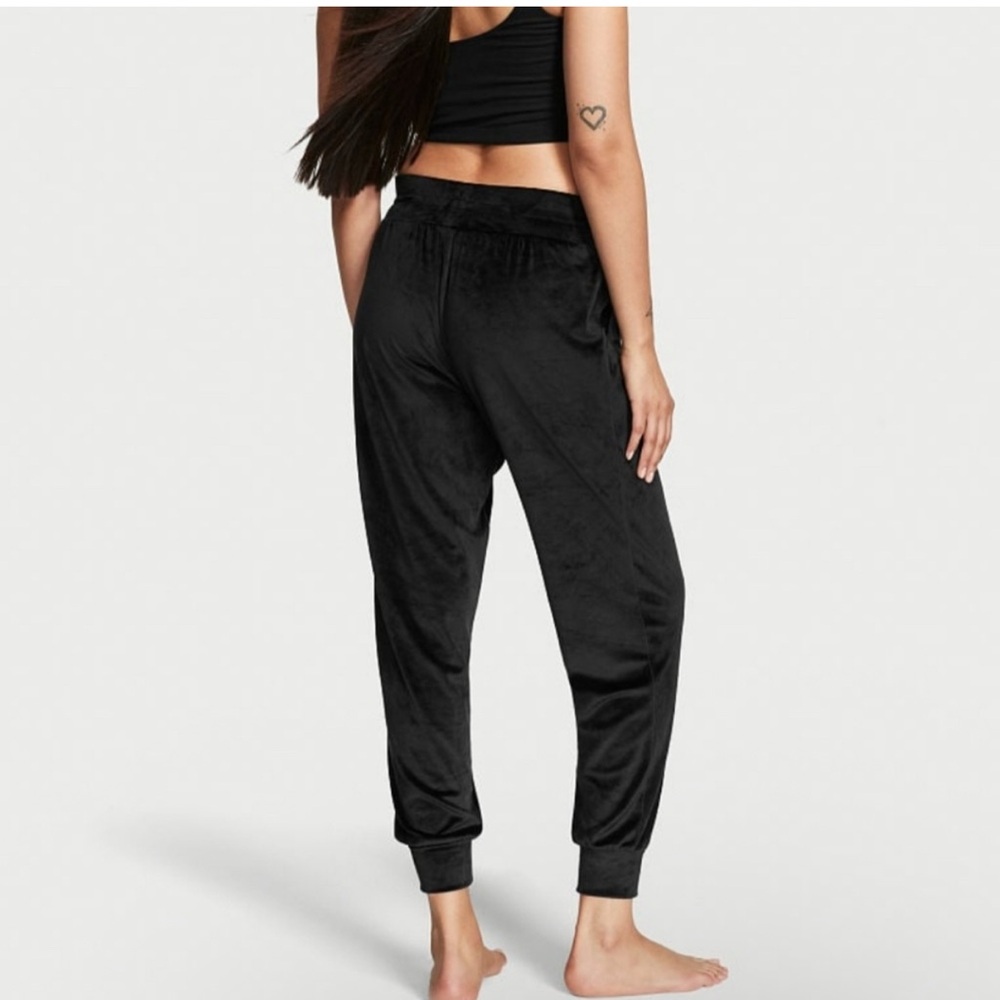 Victoria's Secret Smooth Pure Black
Velour Jogger